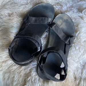 Black Tevas